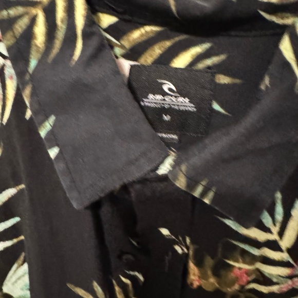 Rip curl men’s button up. Size M. Read description - Picture 2 of 5